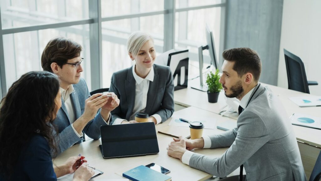 كيف تختار شخصًا مناسبًا لكتابة توصية مهنية لك؟